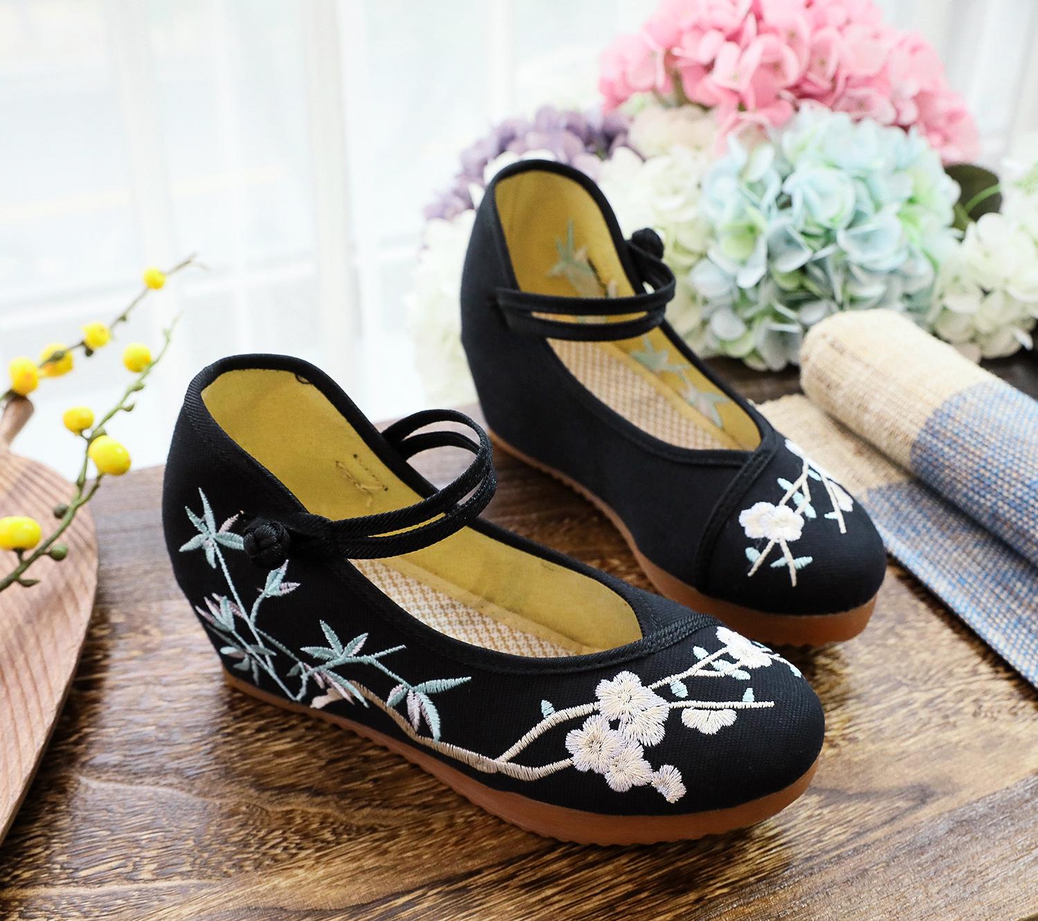 Retro Canvas Embroidered Wedge Heel Hanfu High Heels for Tea Ceremony - Women s Spring/Summer Shoes 34 чёрный
Retro Canvas Embroidered Wedge Heel Hanfu High Heels for Tea Ceremony - Women s Spring/Summer Shoes 34 чёрный