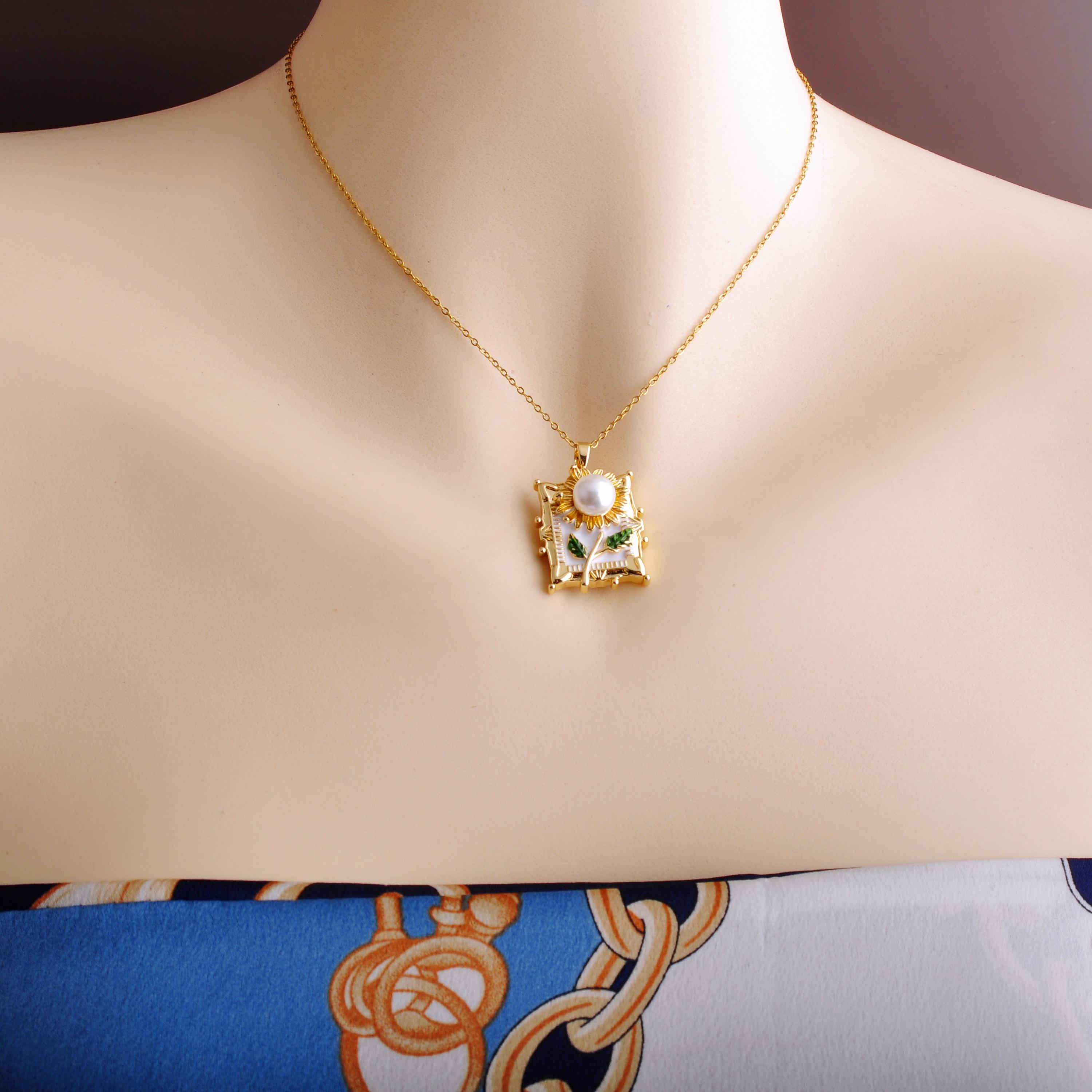 1 Piece Square Enamel Necklace, Vintage Elegant Style, Daily Commute Wear / Formal Occasion Matching / Holiday Gift 45cm
1 Piece Square Enamel Necklace, Vintage Elegant Style, Daily Commute Wear / Formal Occasion Matching / Holiday Gift 45cm