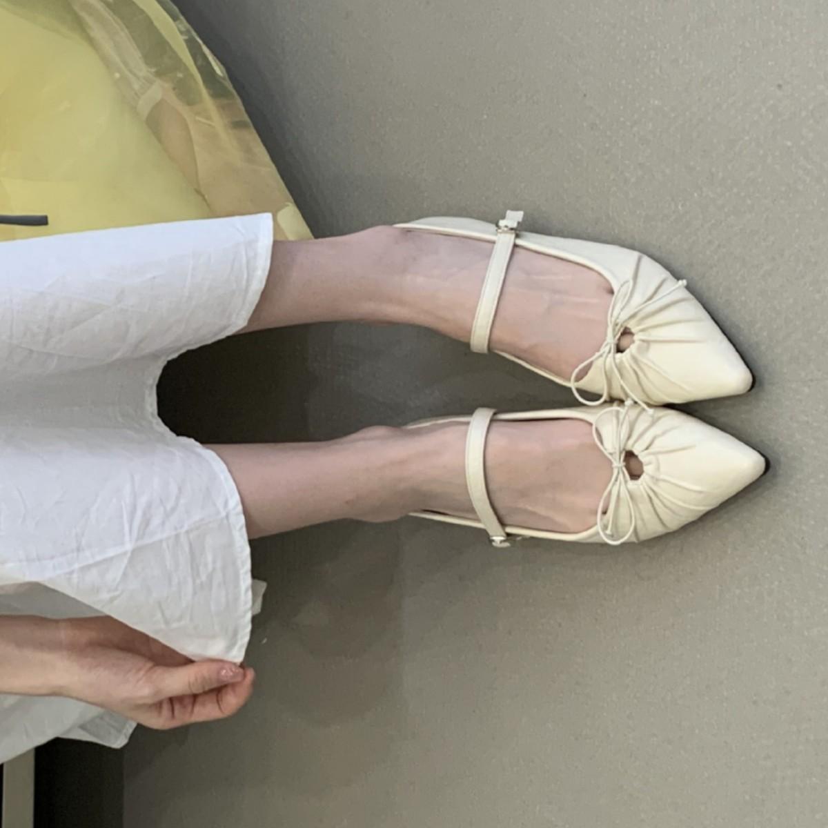 One-Word Buckle With Pointed Head And Shallow Mouth, Evening And Evening Single Shoes, Women Are Versatile And Not Tired, Foot Commuter 39
One-Word Buckle With Pointed Head And Shallow Mouth, Evening And Evening Single Shoes, Women Are Versatile And Not Tired, Foot Commuter 39