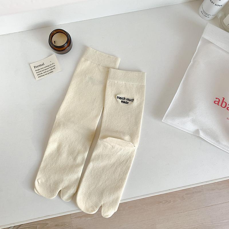 Tabi Socks Creative Socks Spring And Autumn Internet Celebrity Boneless Socks With Heel Letter Embroidery Socks One size fits all молоко, білий колір
Tabi Socks Creative Socks Spring And Autumn Internet Celebrity Boneless Socks With Heel Letter Embroidery Socks One size fits all молоко, білий колір