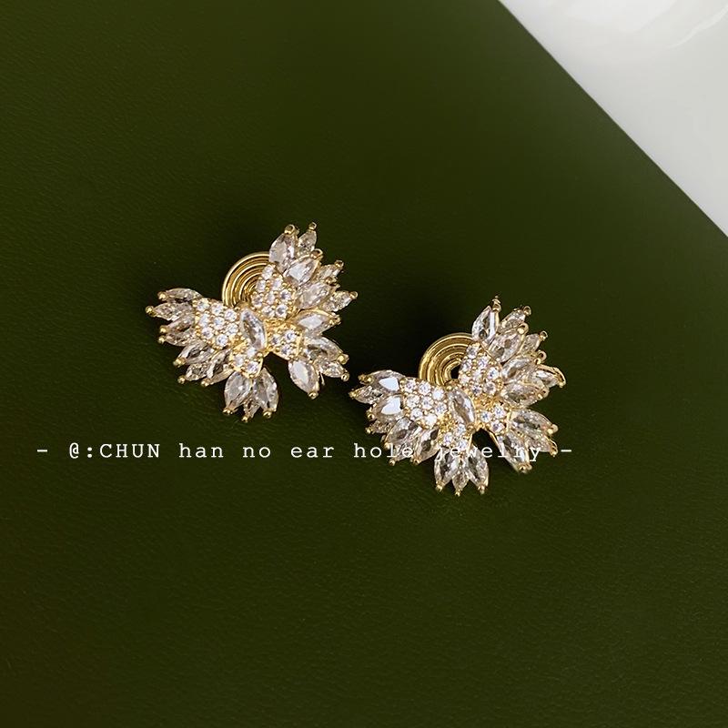 New butterfly wings zircon stud earrings light luxury high-end ear clips no ear holes mosquito coil disc temperament versatile earrings
New butterfly wings zircon stud earrings light luxury high-end ear clips no ear holes mosquito coil disc temperament versatile earrings