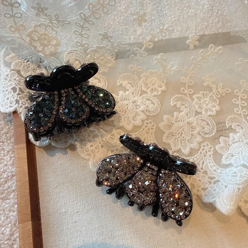 Super Shiny Rhinestone Hairpin, Korean New Style Hair Accessories, Luxurious Ponytail Clip, Medium Size Hair Claw
Super Shiny Rhinestone Hairpin, Korean New Style Hair Accessories, Luxurious Ponytail Clip, Medium Size Hair Claw