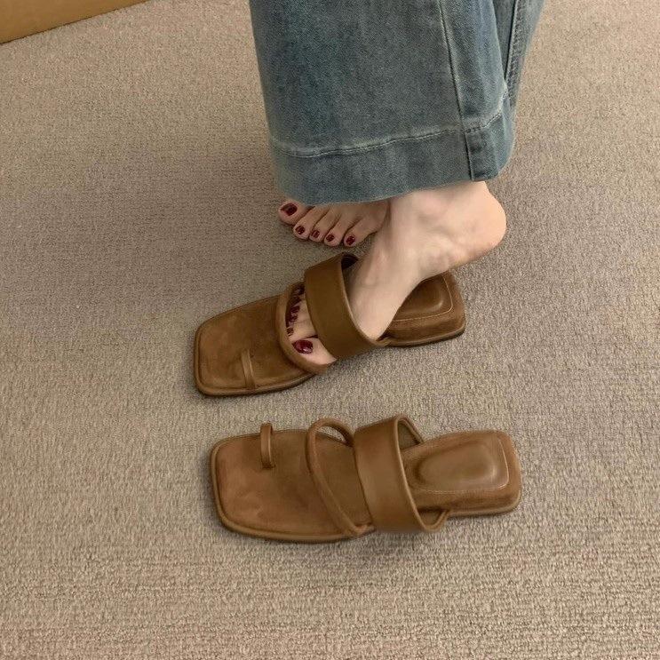 Slope heel thick sole retro cover toe cool slippers women s wear new niche thin strap square head sandals 35 чёрный
Slope heel thick sole retro cover toe cool slippers women s wear new niche thin strap square head sandals 35 чёрный
