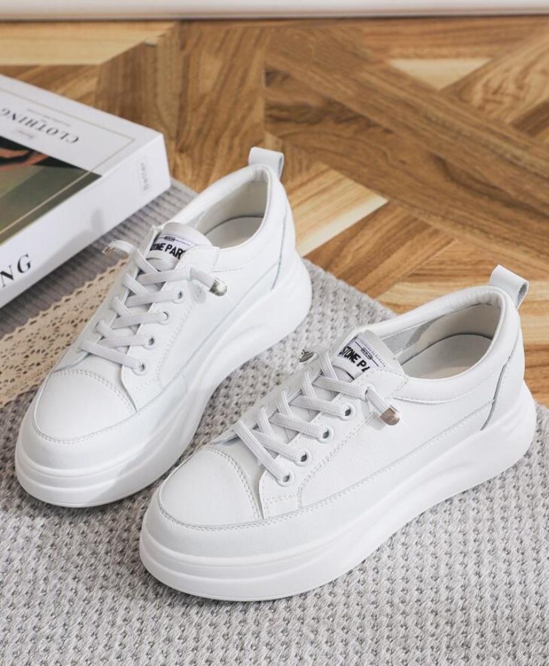 Men Women Summer Spring Autumn Casual Sports Shoes LaceUp ThickSole enuine Leather Version Small White Sponge Cake Thick Soled Lace 40
Men Women Summer Spring Autumn Casual Sports Shoes LaceUp ThickSole enuine Leather Version Small White Sponge Cake Thick Soled Lace 40