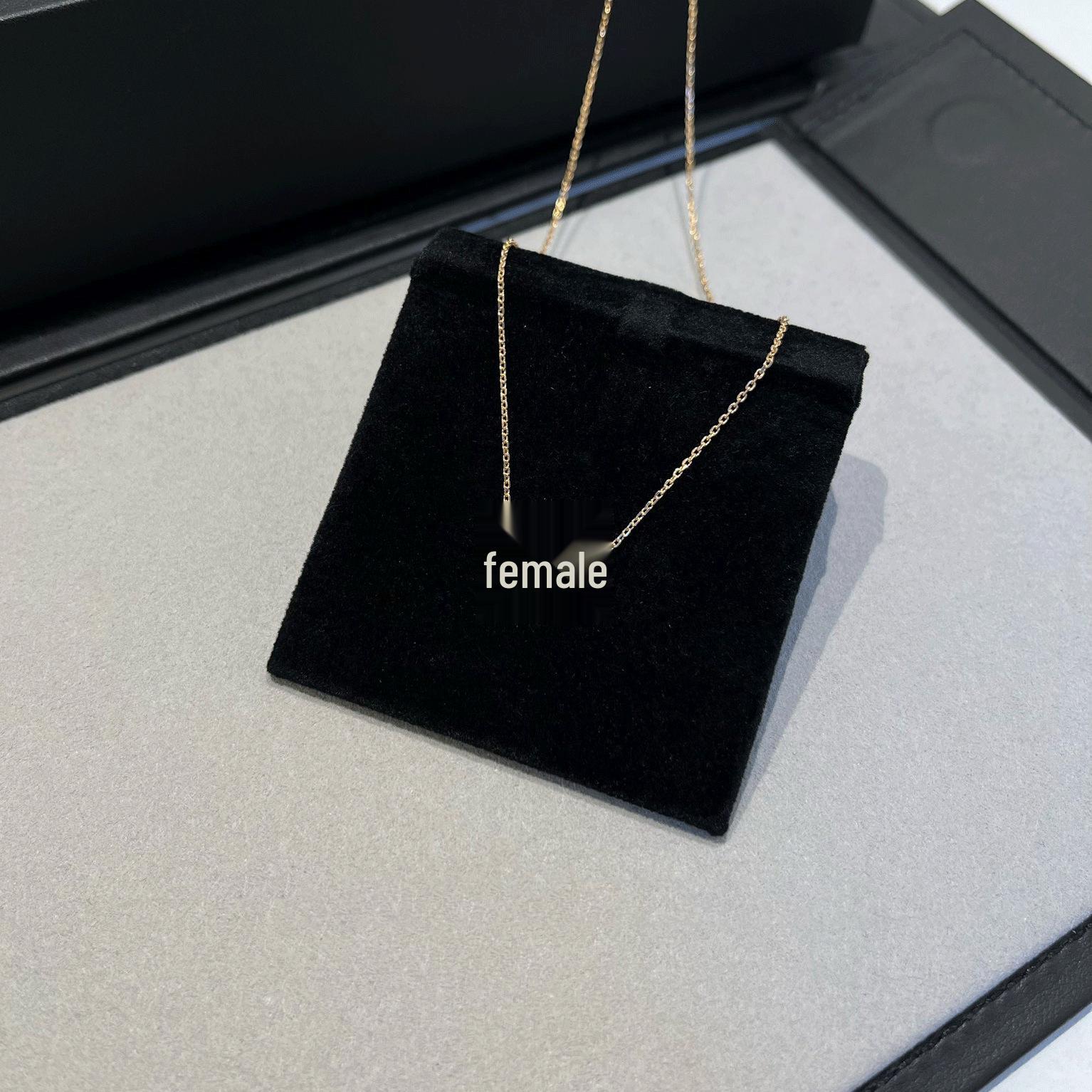 V Gold Cross White Mother-of-Pearl Necklace with 18K Rose Gold Edge – Elegant Versatile Clavicle Chain Rose Gold White Mother-of-Pearl Necklace
V Gold Cross White Mother-of-Pearl Necklace with 18K Rose Gold Edge – Elegant Versatile Clavicle Chain Rose Gold White Mother-of-Pearl Necklace