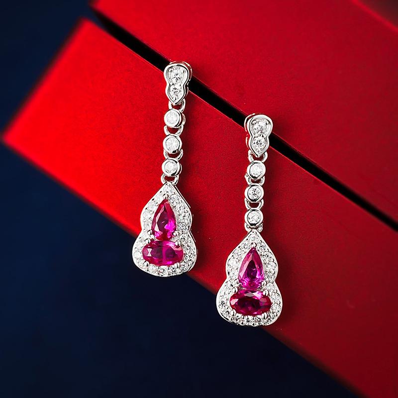 Hui Zhiyi Jewelry - 2023 Pigeon Blood Red Sterling Silver Gourd Earrings, European & American Style, Versatile Fashion. 925 Silver
Hui Zhiyi Jewelry - 2023 Pigeon Blood Red Sterling Silver Gourd Earrings, European & American Style, Versatile Fashion. 925 Silver