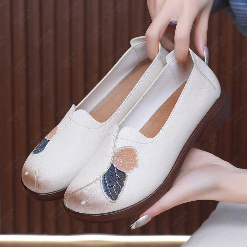 Women s Non-Slip Casual Leather Shoes for Elderly - Comfortable Flat Bottom for Spring & Autumn 42
Women s Non-Slip Casual Leather Shoes for Elderly - Comfortable Flat Bottom for Spring & Autumn 42