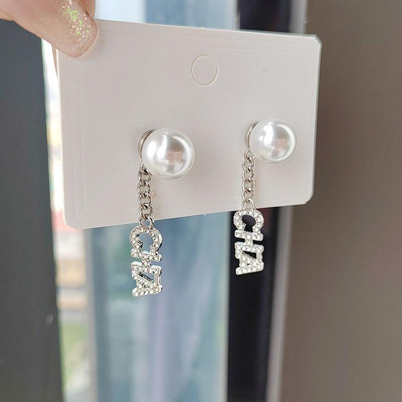 Серьги-пусеты с бриллиантовой цепочкой, геометрические, с жемчугом, модные, темпераментные, серьги для девушек
Серьги-пусеты с бриллиантовой цепочкой, геометрические, с жемчугом, модные, темпераментные, серьги для девушек