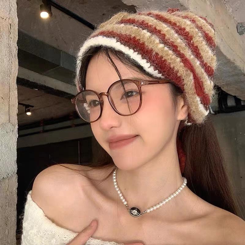 Striped hand-knitted colored wool headscarf women s autumn and winter fashion versatile atmosphere shows a small face triangle scarf
Striped hand-knitted colored wool headscarf women s autumn and winter fashion versatile atmosphere shows a small face triangle scarf