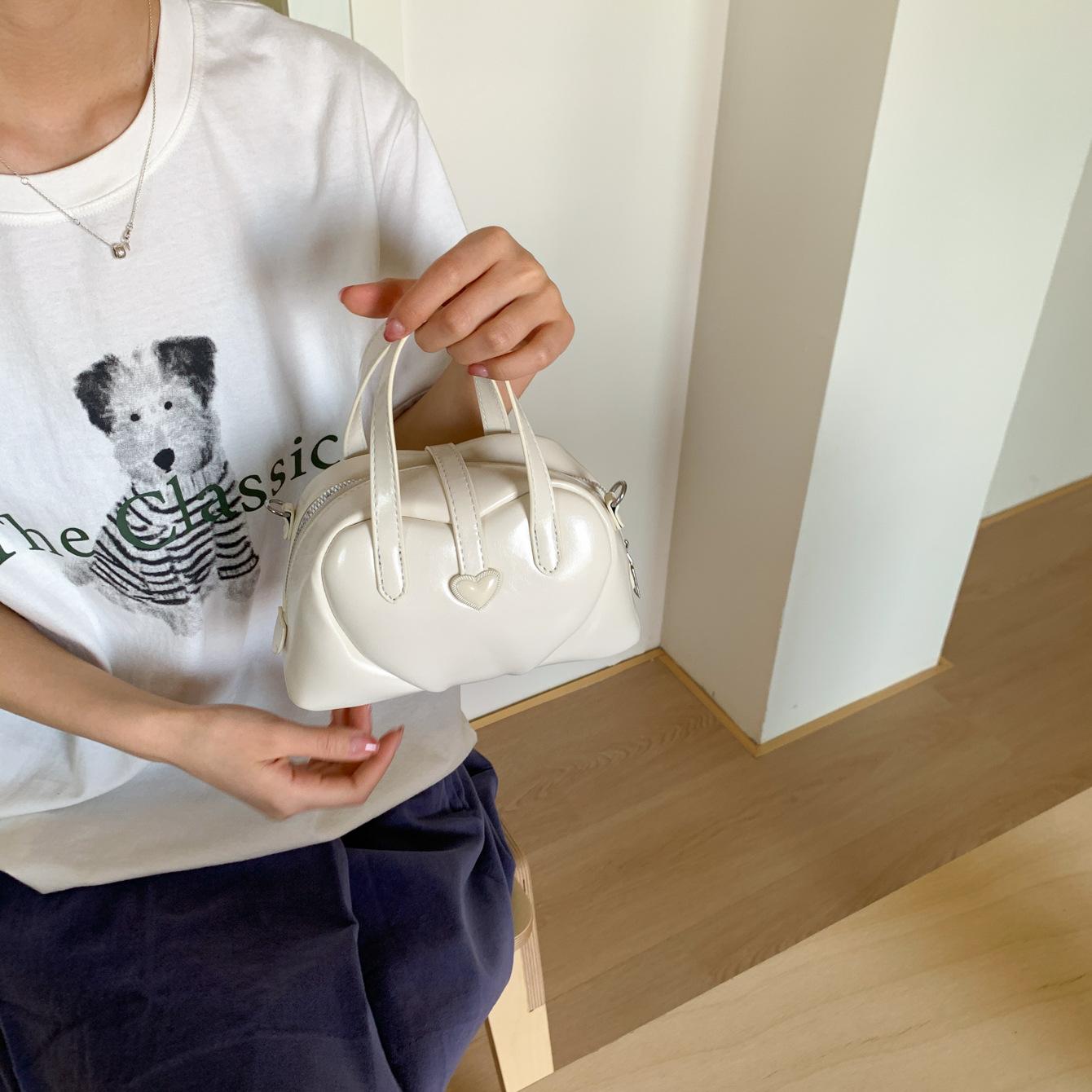 Трендовая нишевая женская сумка 2025 лето новая высококлассная простая на плечо сумка-мессенджер 20*7*12
Трендовая нишевая женская сумка 2025 лето новая высококлассная простая на плечо сумка-мессенджер 20*7*12