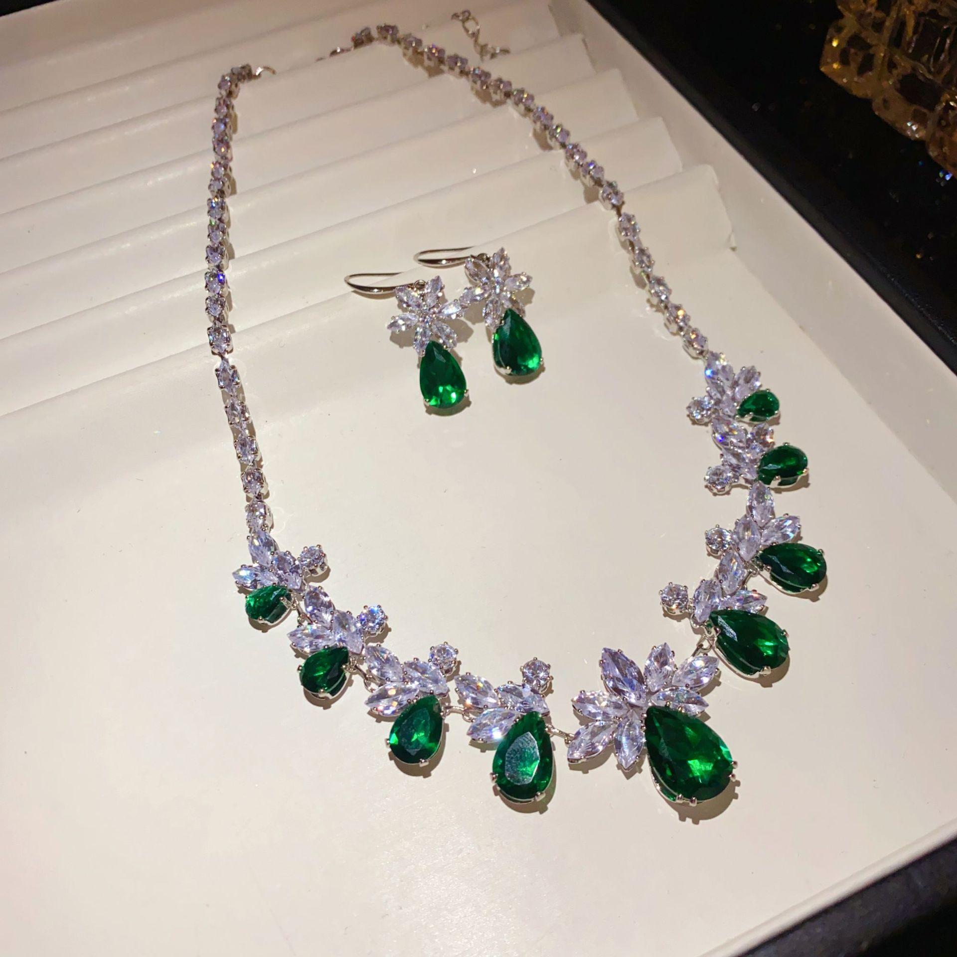 European and American zircon water drop flower ear hook necklace set light luxury high-end collarbone chain exquisite fashion temperament jewelry
European and American zircon water drop flower ear hook necklace set light luxury high-end collarbone chain exquisite fashion temperament jewelry