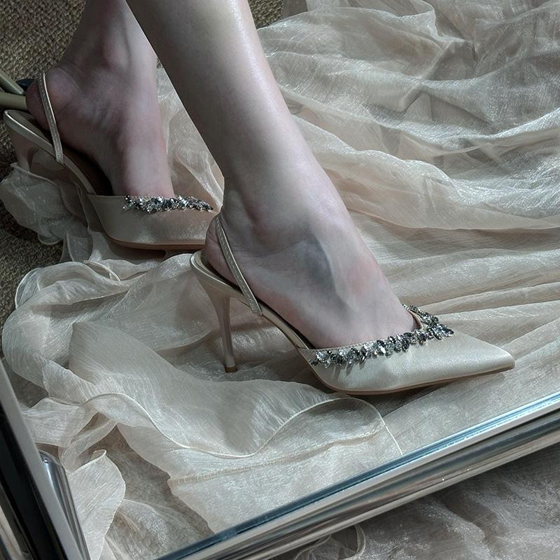 Новые туфли на высоком каблуке с шампанским стразом, женские, с перемычкой, туфли-полушлепанцы на шпильке, темпераментные, красивые, с закрытым носком, сандалии летние 40
Новые туфли на высоком каблуке с шампанским стразом, женские, с перемычкой, туфли-полушлепанцы на шпильке, темпераментные, красивые, с закрытым носком, сандалии летние 40