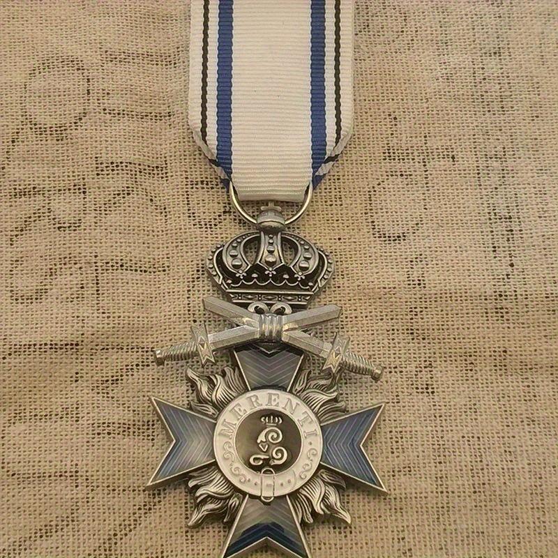 Копия прусской баварской короны крест медаль металлическая эмалевая значок памятный значок Silver
Копия прусской баварской короны крест медаль металлическая эмалевая значок памятный значок Silver