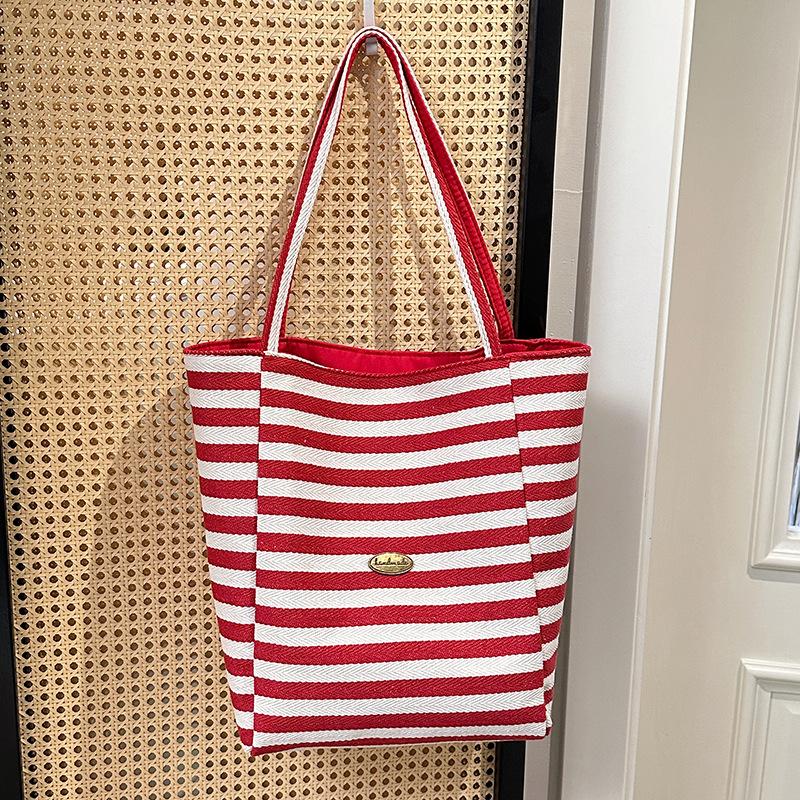 Casual striped double-sided tote bag women s 2025 new large-capacity lightweight shoulder bag college student class bag червоний
Casual striped double-sided tote bag women s 2025 new large-capacity lightweight shoulder bag college student class bag червоний