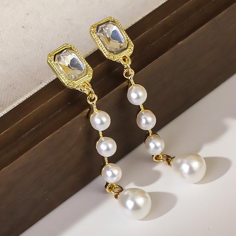 S925 Silver French Retro Pearl Tassel Earrings - Women s Versatile High-End Exquisite Design
S925 Silver French Retro Pearl Tassel Earrings - Women s Versatile High-End Exquisite Design