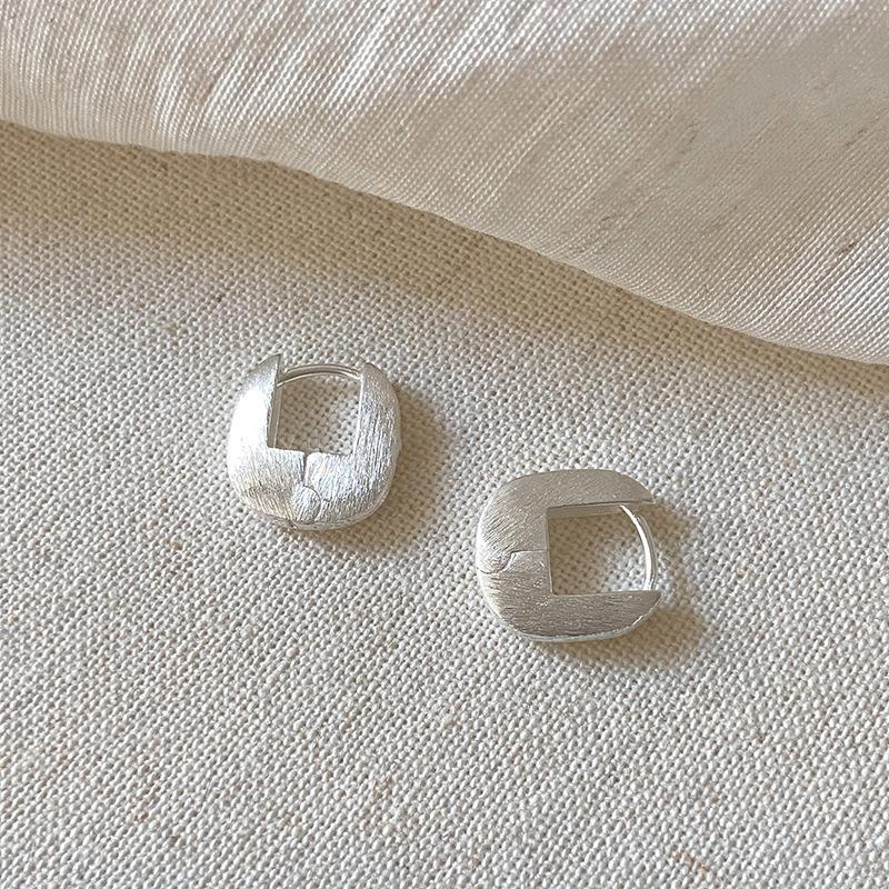 Simple Geometric Frosted Earrings Female Cold Wind Temperament Earring Buckle Niche Hundred with Earrings Affordable Dainty Earrings Daily Wear
Simple Geometric Frosted Earrings Female Cold Wind Temperament Earring Buckle Niche Hundred with Earrings Affordable Dainty Earrings Daily Wear
