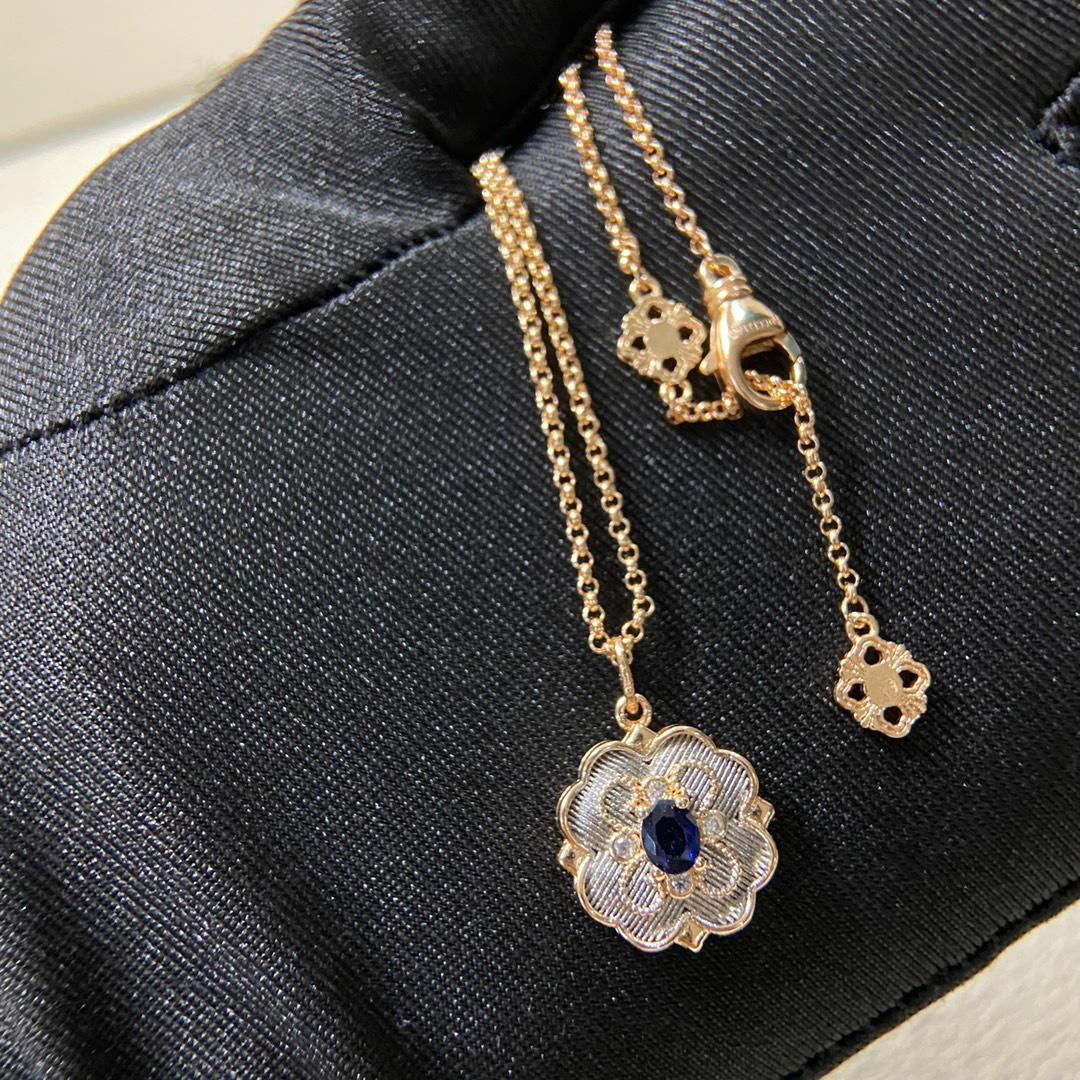 Buccellati Vintage Two-Tone Gemstone Petal Necklace: Timeless V Gold Design (2025)
Buccellati Vintage Two-Tone Gemstone Petal Necklace: Timeless V Gold Design (2025)