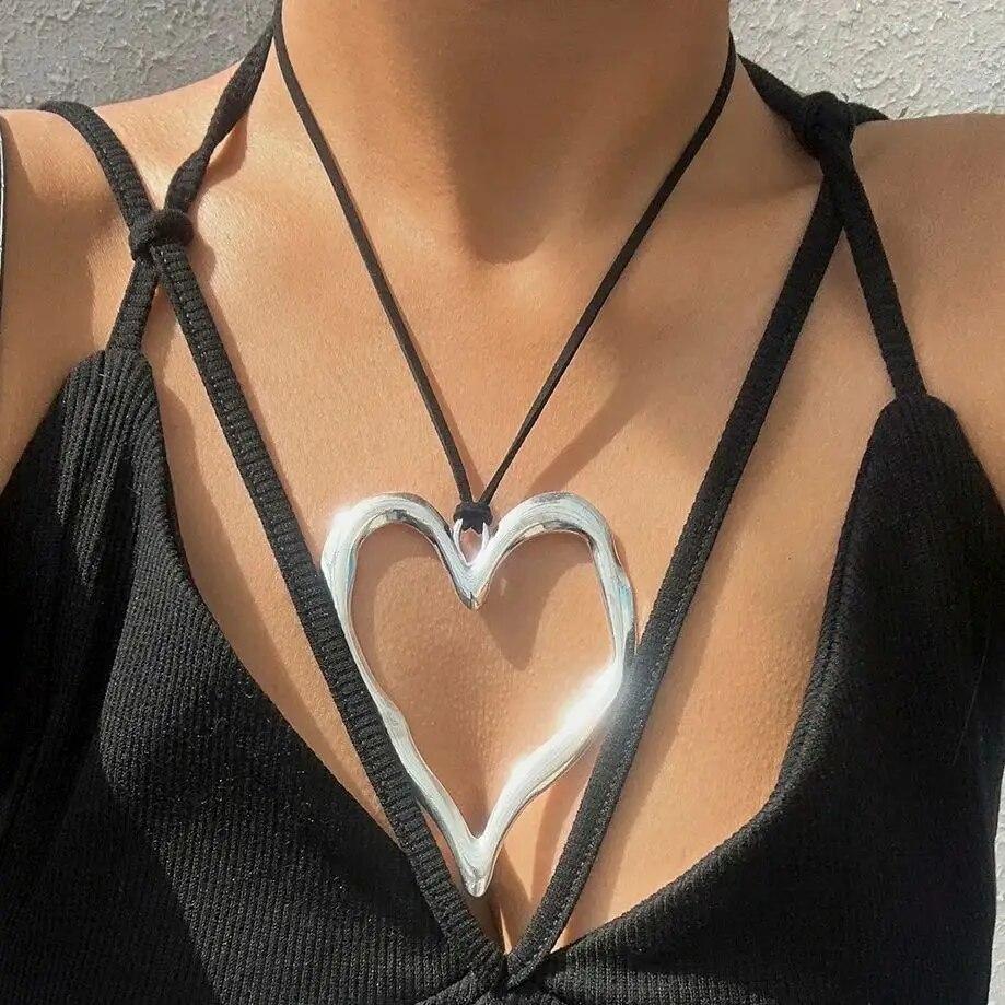 Exaggerated Big Hollow Love Heart Pendant Choker Necklace for Women Goth Bowknot Adjustable Chain Y2K Jewelry Wed Accessories серебряный
Exaggerated Big Hollow Love Heart Pendant Choker Necklace for Women Goth Bowknot Adjustable Chain Y2K Jewelry Wed Accessories серебряный