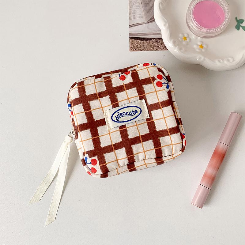 Kawaii Tampon Pouch Portable Feminine Hygiene Bag Teen Girl Organizer Menstrual Pad Holder with Zipper for Lipstick, Keys & Cash
Kawaii Tampon Pouch Portable Feminine Hygiene Bag Teen Girl Organizer Menstrual Pad Holder with Zipper for Lipstick, Keys & Cash