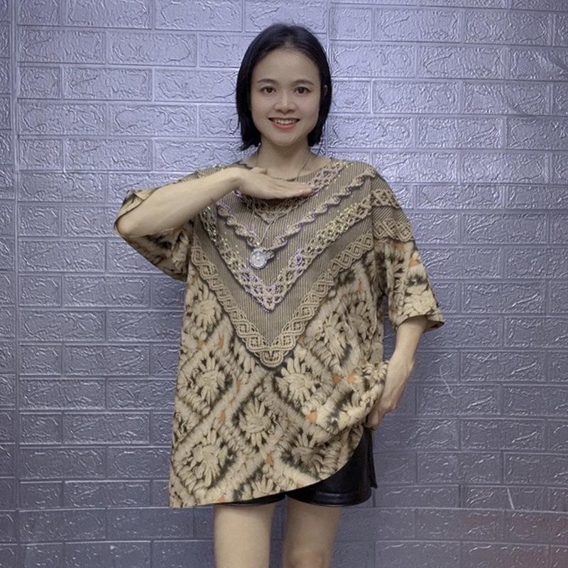 Chic Summer Short-Sleeve T-Shirt for Middle-aged and Elderly Women with Stylish Drilled Design - Age-Reducing and Beautiful. Medium хакі
Chic Summer Short-Sleeve T-Shirt for Middle-aged and Elderly Women with Stylish Drilled Design - Age-Reducing and Beautiful. Medium хакі