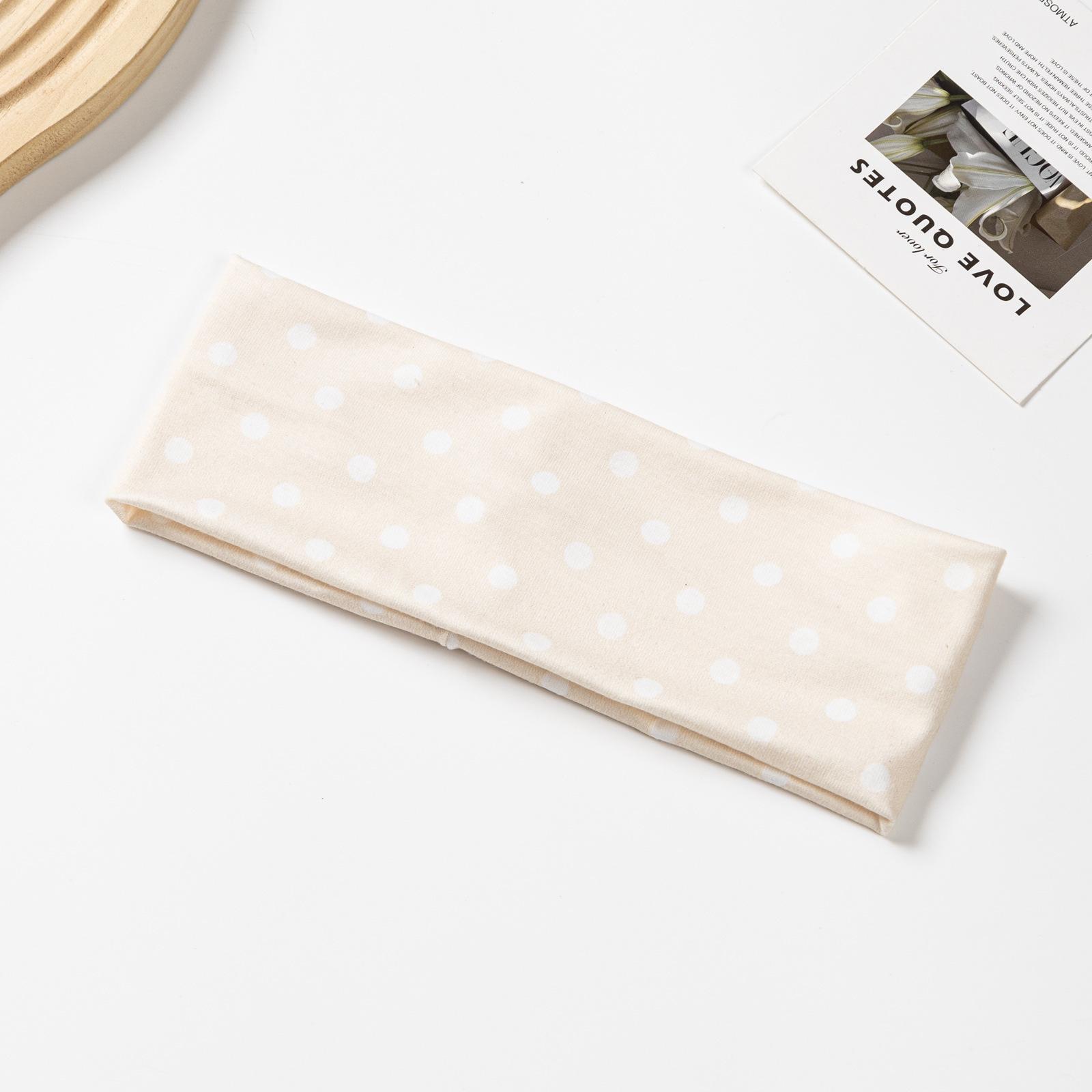 Polka Dot Yoga Headband: Fashionable Sweat-Absorbing Hair Accessory for Sports & Fitness.
Polka Dot Yoga Headband: Fashionable Sweat-Absorbing Hair Accessory for Sports & Fitness.
