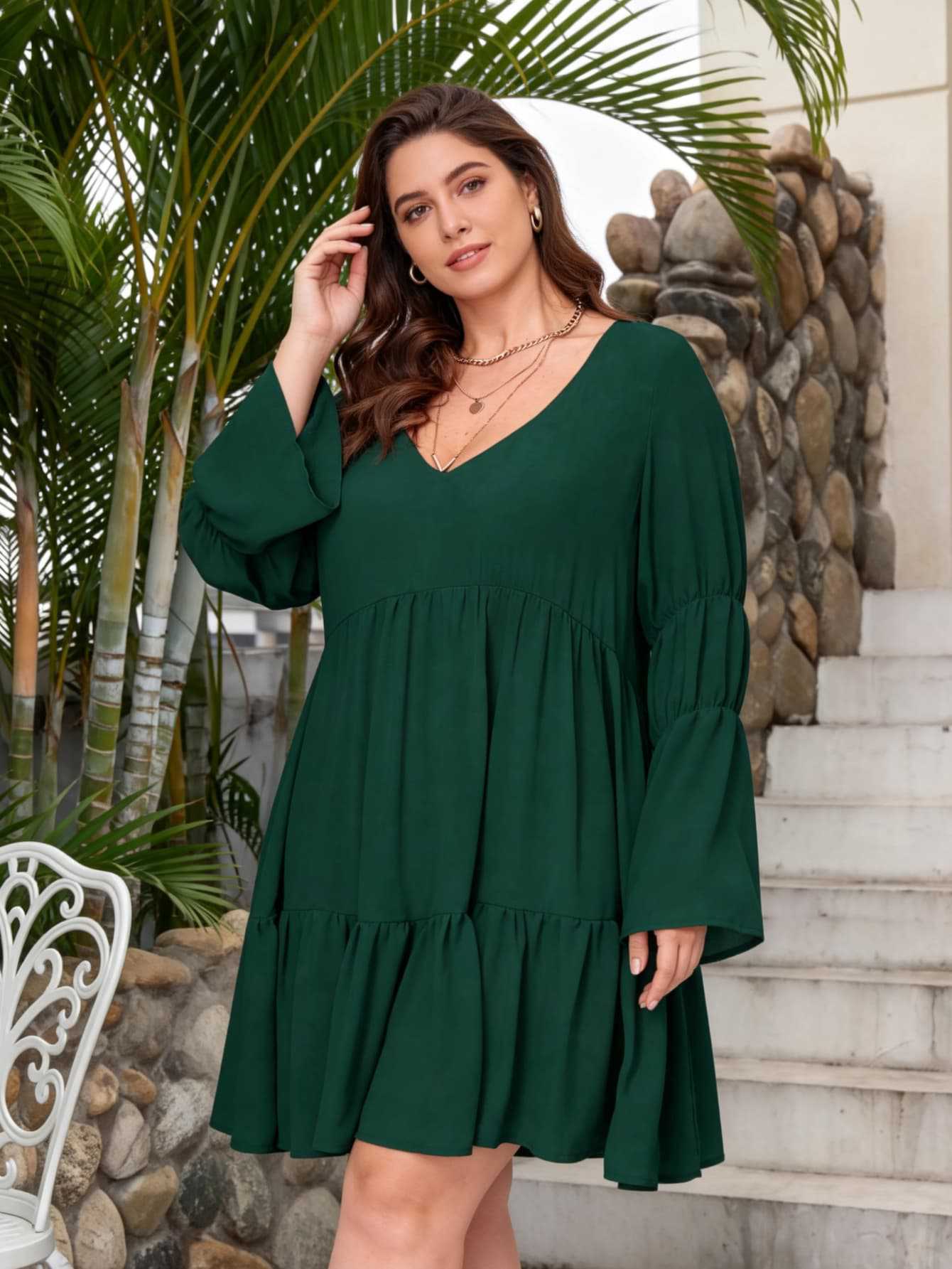 Large size dark green V-neck horn sleeve cake dress, European and American women s clothing is in stock. 0XL темно-зеленого
Large size dark green V-neck horn sleeve cake dress, European and American women s clothing is in stock. 0XL темно-зеленого