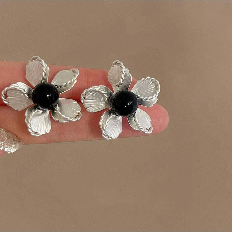 Exaggerated Gold Color Flower Pearl Stud Earrings for Women Vintage Metal Large Petal Drop Earrings Wedding Party Zircon
Exaggerated Gold Color Flower Pearl Stud Earrings for Women Vintage Metal Large Petal Drop Earrings Wedding Party Zircon