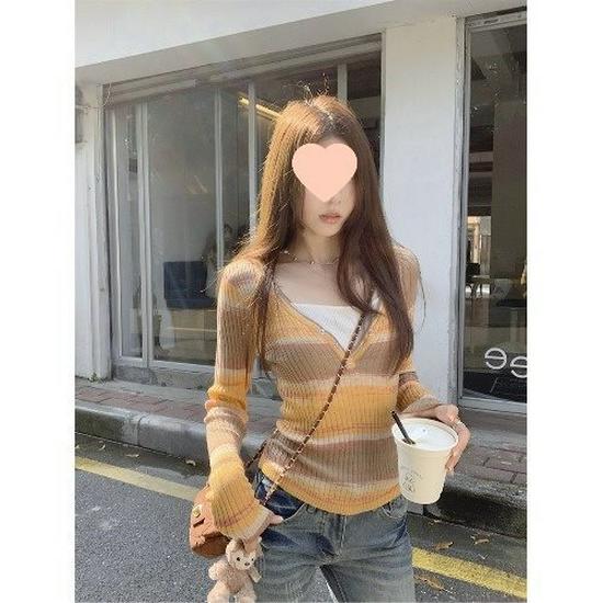 Женский облегающий трикотажный свитер в полоску с V-образным вырезом - Весенне-осенний стиль M
Женский облегающий трикотажный свитер в полоску с V-образным вырезом - Весенне-осенний стиль M