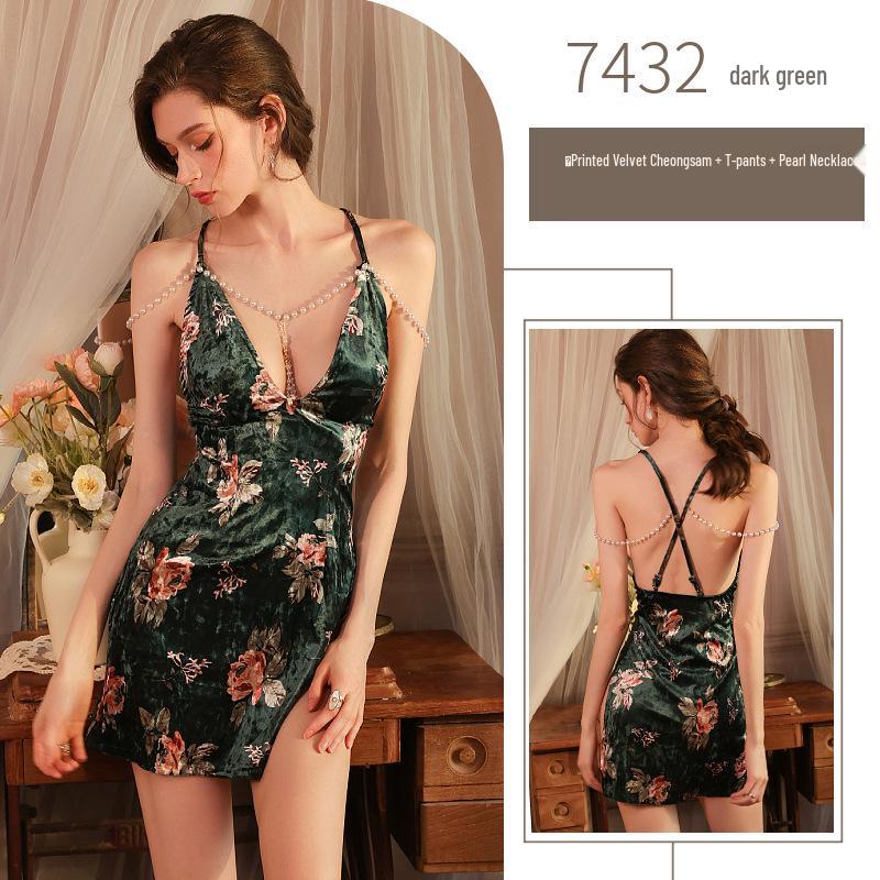 High-Slit, Hip-Hugging Qipao Skirt for Flirty Fun One Size
High-Slit, Hip-Hugging Qipao Skirt for Flirty Fun One Size