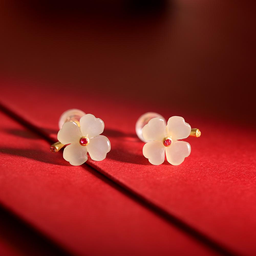 925 Silver Gold-Plated Four-Leaf Clover Stud Earrings with Inlaid Hetian Qingyu S925 Silver
925 Silver Gold-Plated Four-Leaf Clover Stud Earrings with Inlaid Hetian Qingyu S925 Silver