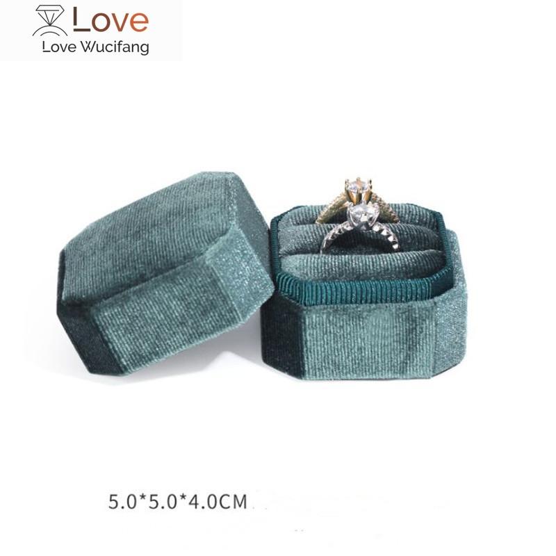 Коробка для двойного кольца из вельвета 5x5x4 см, небольшого размера, четырехцветная, с шестигранной головкой, фланелевая шкатулка для украшений на свадьбу и помолвку ring box серебряный серый
Коробка для двойного кольца из вельвета 5x5x4 см, небольшого размера, четырехцветная, с шестигранной головкой, фланелевая шкатулка для украшений на свадьбу и помолвку ring box серебряный серый