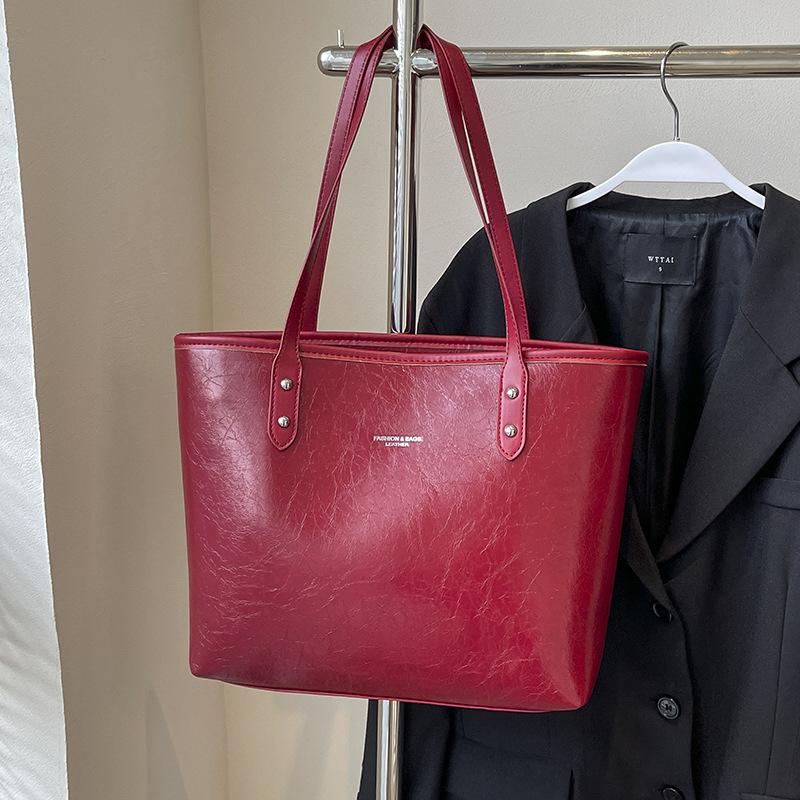 Red Wedding Bag Large Capacity Bag Women s New High-end One-shoulder Commuter Bag Bridal Wedding Tote Bag бордовий
Red Wedding Bag Large Capacity Bag Women s New High-end One-shoulder Commuter Bag Bridal Wedding Tote Bag бордовий