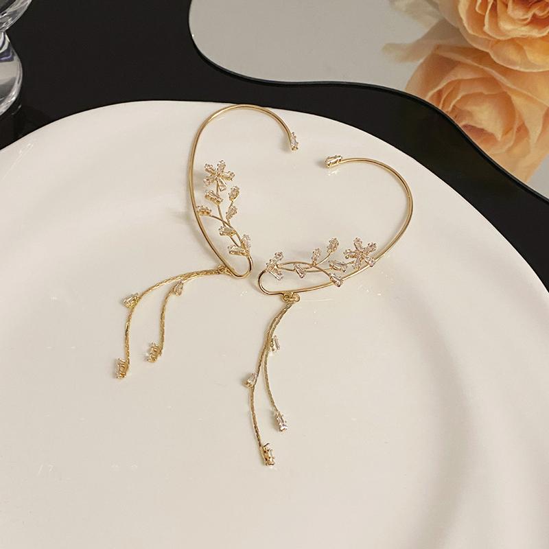 1 шт. новый персонализированный модный зажим для ушей с кисточкой и кисточкой из супер сверкающего циркона для женщин
1 шт. новый персонализированный модный зажим для ушей с кисточкой и кисточкой из супер сверкающего циркона для женщин