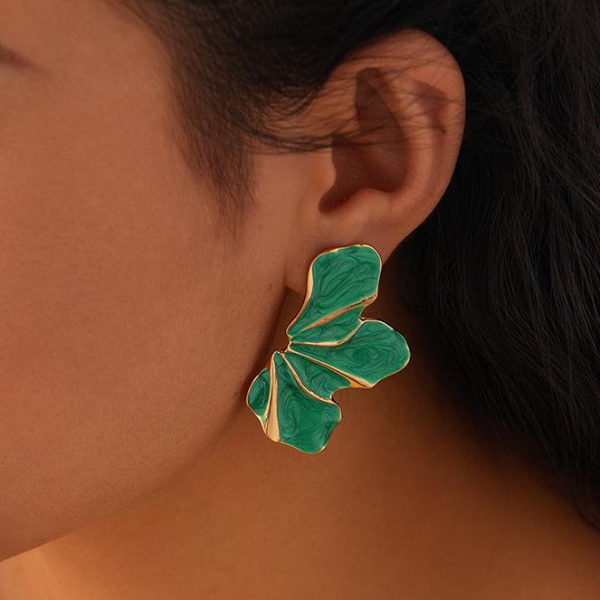 Glaze Metal Flower Stud Earrings for Women Vintage Colorful Petals Piercing Earrings Design Statement Ear Zircon Accessories
Glaze Metal Flower Stud Earrings for Women Vintage Colorful Petals Piercing Earrings Design Statement Ear Zircon Accessories