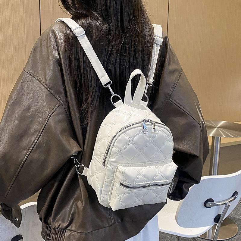 Rhombus embroidery thread texture trend casual fashion new 225 texture solid color backpack female student bag чорний
Rhombus embroidery thread texture trend casual fashion new 225 texture solid color backpack female student bag чорний