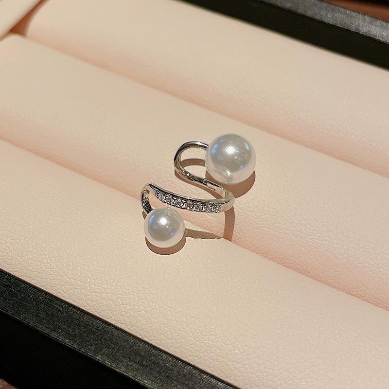 Real gold electroplated zircon pearl without pierced earrings ins retro high-end earrings fashionable versatile earrings
Real gold electroplated zircon pearl without pierced earrings ins retro high-end earrings fashionable versatile earrings