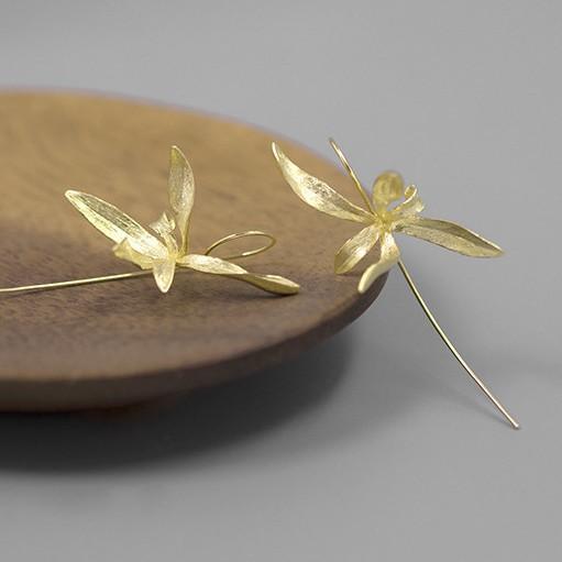 New Chinese Iris Petal Ear Hook Women s Fashion National Tide Temperament Earrings Light Luxury High-end National Style Earrings
New Chinese Iris Petal Ear Hook Women s Fashion National Tide Temperament Earrings Light Luxury High-end National Style Earrings