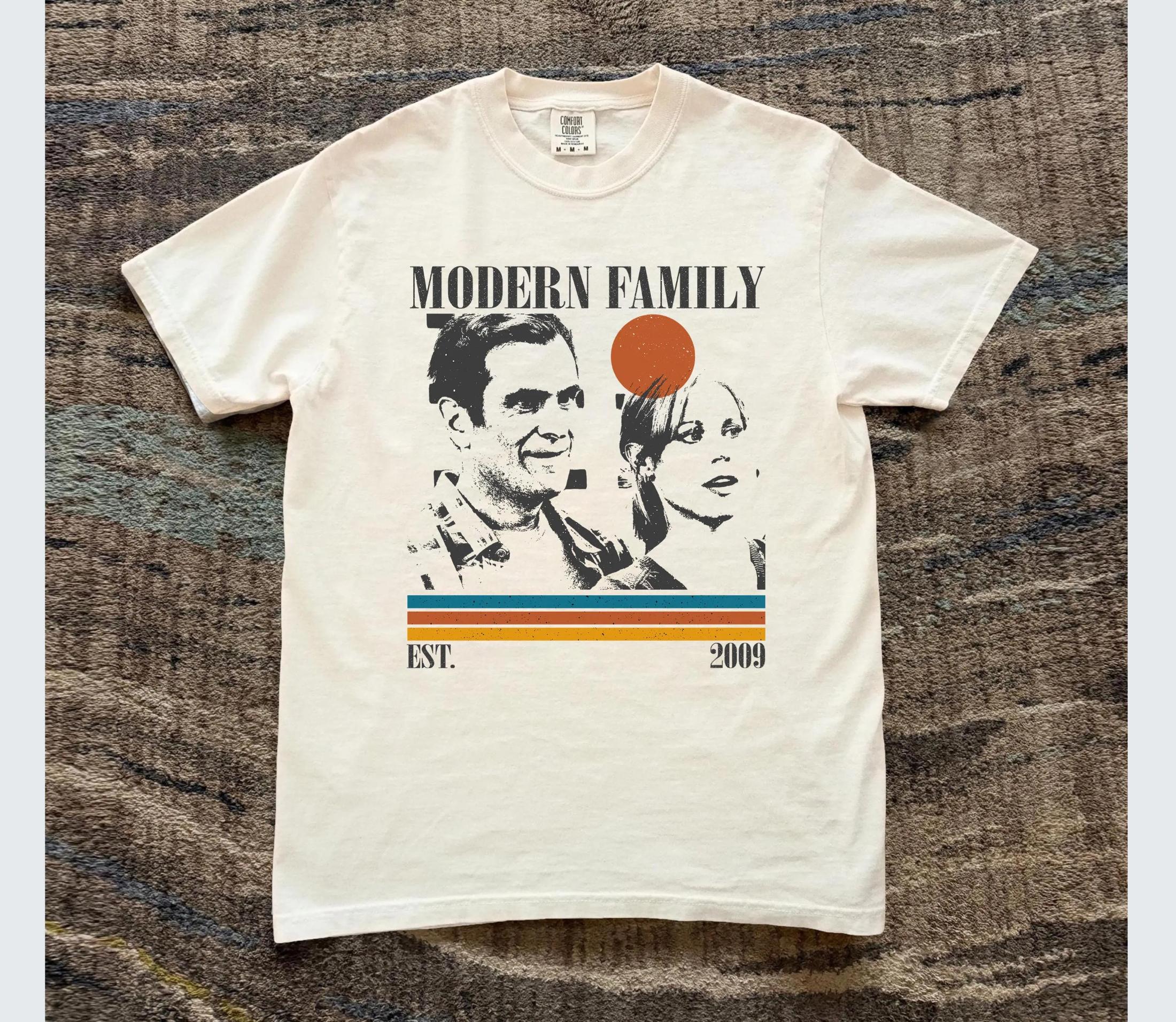 Modern Family Shirt Retro TV Show Tshirt Printed Pattern Tshirt Gift for Fans Unisexs and Womens Tshirt 3XL
Modern Family Shirt Retro TV Show Tshirt Printed Pattern Tshirt Gift for Fans Unisexs and Womens Tshirt 3XL