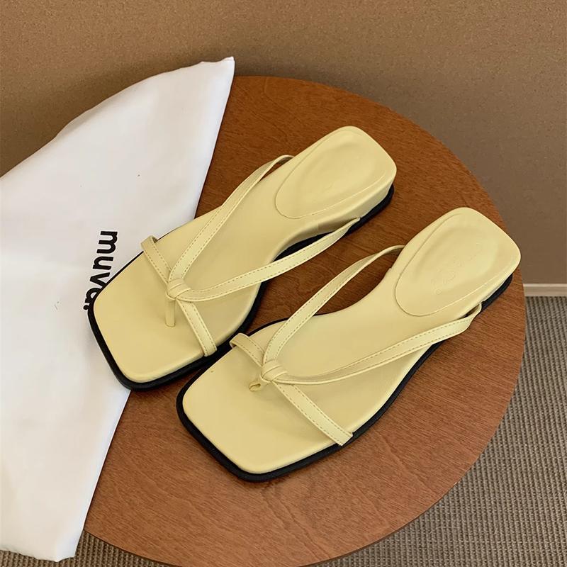 Серебристые шлепанцы с перемычкой для пальца, лаконичные, уличный стиль, летние, женские, для улицы, пляжа, отпуска, сандалии 35 жёлтый
Серебристые шлепанцы с перемычкой для пальца, лаконичные, уличный стиль, летние, женские, для улицы, пляжа, отпуска, сандалии 35 жёлтый