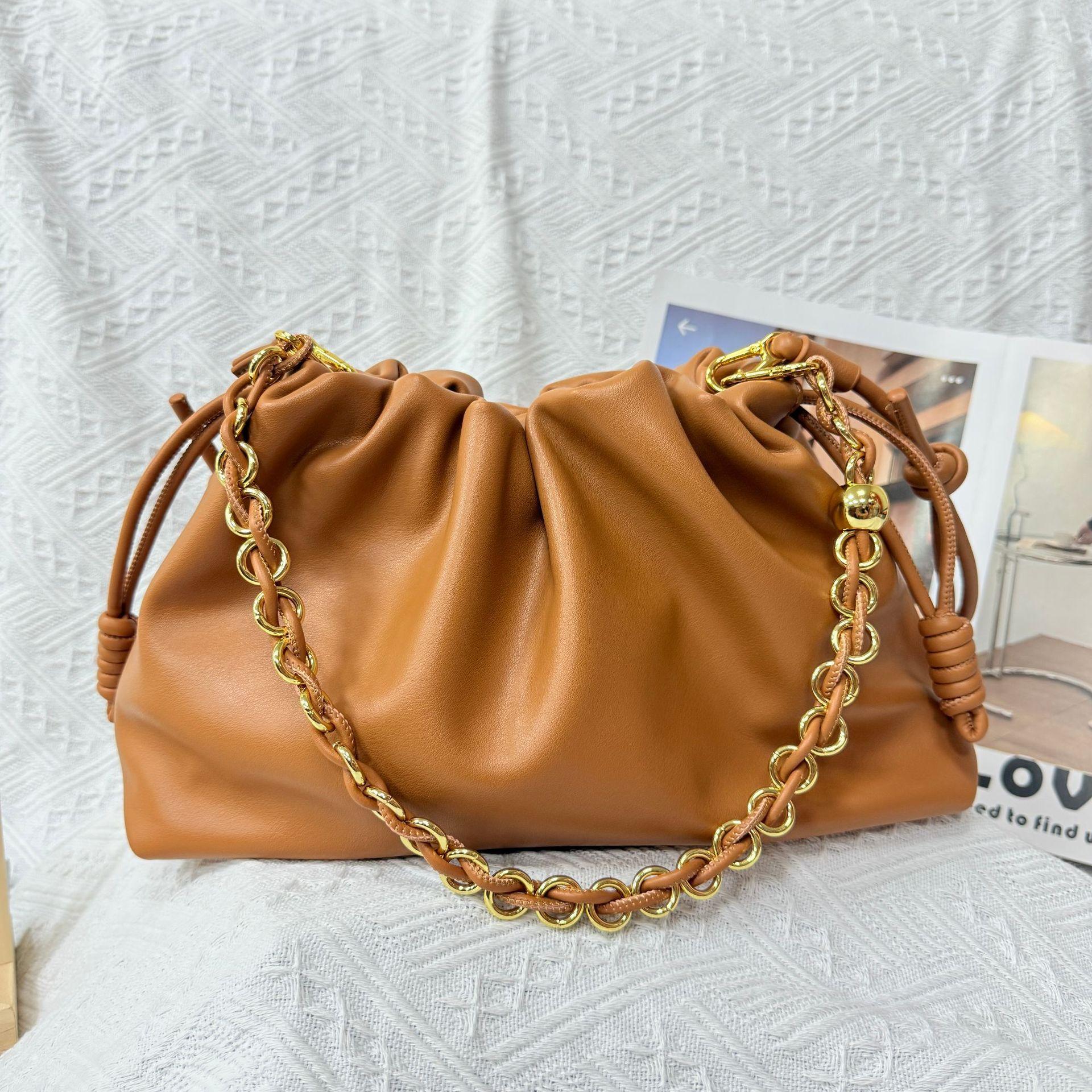 Popular drawstring cloud bag 25 new soft leather lucky bag large capacity shoulder crossbody versatile commuter women s bag
Popular drawstring cloud bag 25 new soft leather lucky bag large capacity shoulder crossbody versatile commuter women s bag