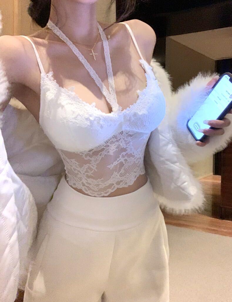 Halter Lace Camisole with Built-In Bra - Versatile Summer Vest for Women, Wearable as Outerwear. One Size білий
Halter Lace Camisole with Built-In Bra - Versatile Summer Vest for Women, Wearable as Outerwear. One Size білий