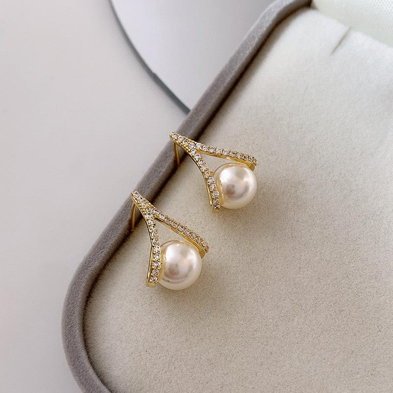 Изысканные жемчужные серьги с уникальным и нишевым дизайном, высококачественные серьги для женщин золотой
Изысканные жемчужные серьги с уникальным и нишевым дизайном, высококачественные серьги для женщин золотой