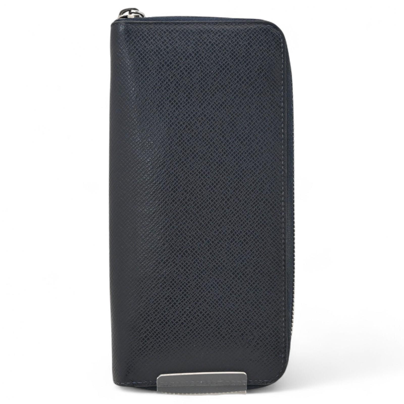 Auth Louis Vuitton Taiga Vertical Blue Marine Long Wallet lv6626dr
Auth Louis Vuitton Taiga Vertical Blue Marine Long Wallet lv6626dr