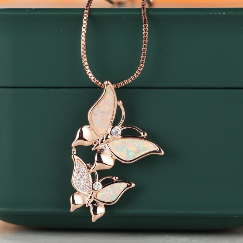 Two butterfly pendant necklaces, simple and personalized niche necklaces.
Two butterfly pendant necklaces, simple and personalized niche necklaces.