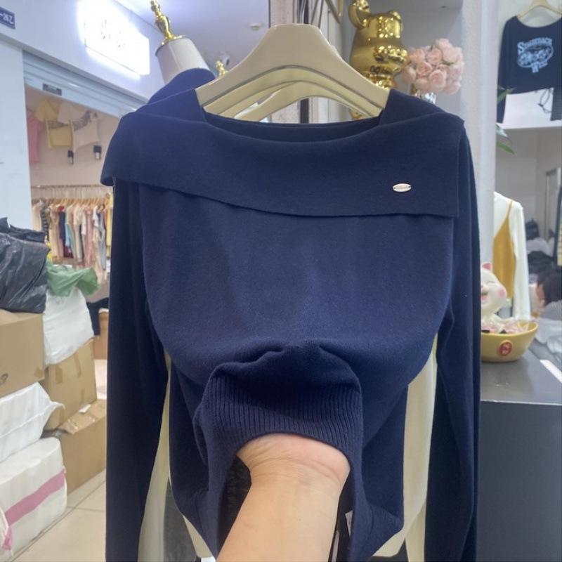 Дизайнерский однословный воротник с открытыми плечами вязаный женский осенне-зимний новый темпераментный нежный базовый свитер с длинным рукавом one size fits all темно-синий
Дизайнерский однословный воротник с открытыми плечами вязаный женский осенне-зимний новый темпераментный нежный базовый свитер с длинным рукавом one size fits all темно-синий