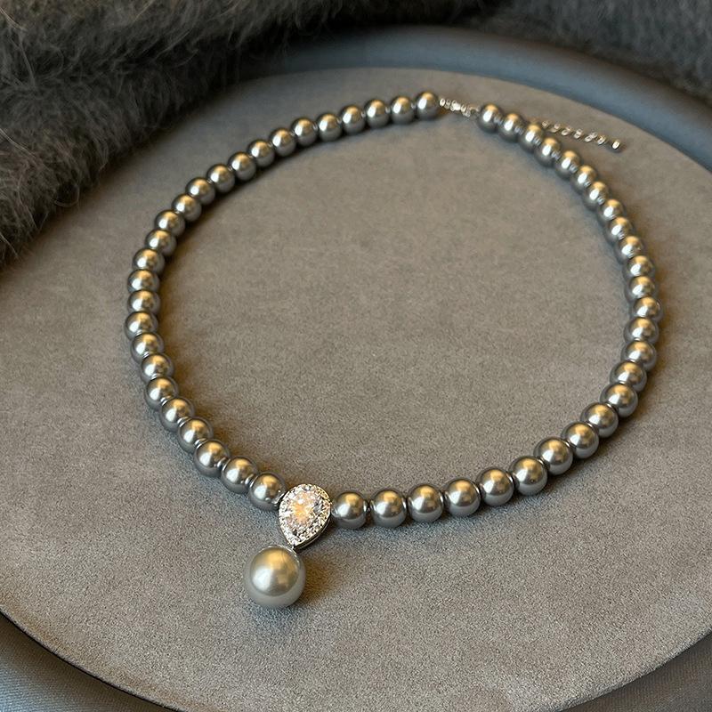 French pearl zircon water drop necklace, fashionable and simple versatile sweater chain, temperament and high-end sense necklace.
French pearl zircon water drop necklace, fashionable and simple versatile sweater chain, temperament and high-end sense necklace.