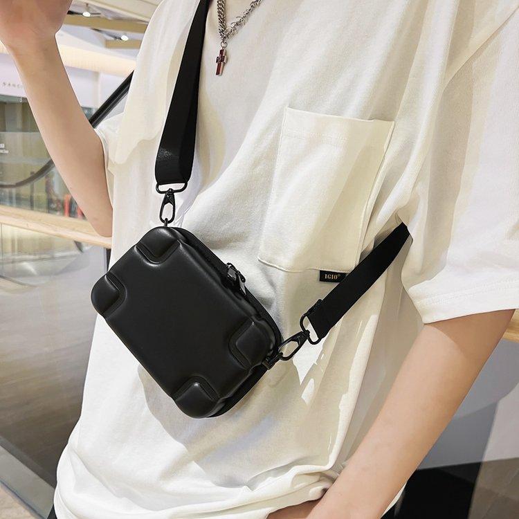 Minimalist Men s Soft Leather Small Box Bag Lightweight Man Hard Shell Shoulder Bags Travel Phe Crossbody bags for Men чёрный
Minimalist Men s Soft Leather Small Box Bag Lightweight Man Hard Shell Shoulder Bags Travel Phe Crossbody bags for Men чёрный