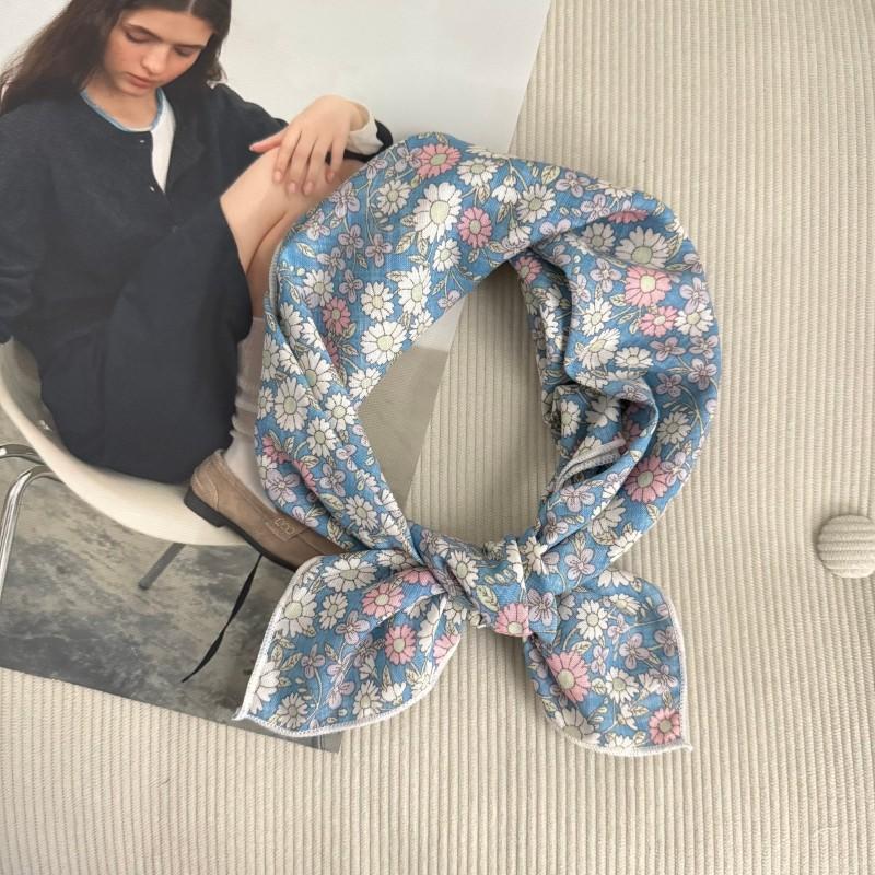 Spring And Summer Floral Small Square Scarf Cotton Niche Japanese Black Daisy Small Silk Scarf Korean Version Mori Girl Headband Scarf 53*53
Spring And Summer Floral Small Square Scarf Cotton Niche Japanese Black Daisy Small Silk Scarf Korean Version Mori Girl Headband Scarf 53*53
