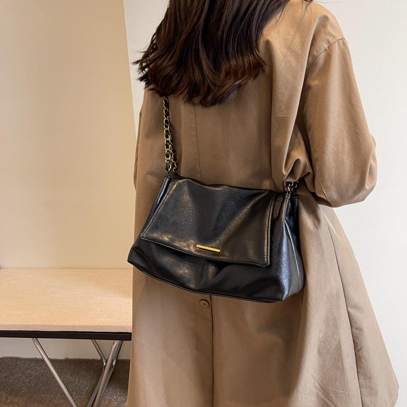 Large Capacity Retro Minimalist Chain Shoulder Crossbody Tote Bag for Women - Summer Edition
Large Capacity Retro Minimalist Chain Shoulder Crossbody Tote Bag for Women - Summer Edition