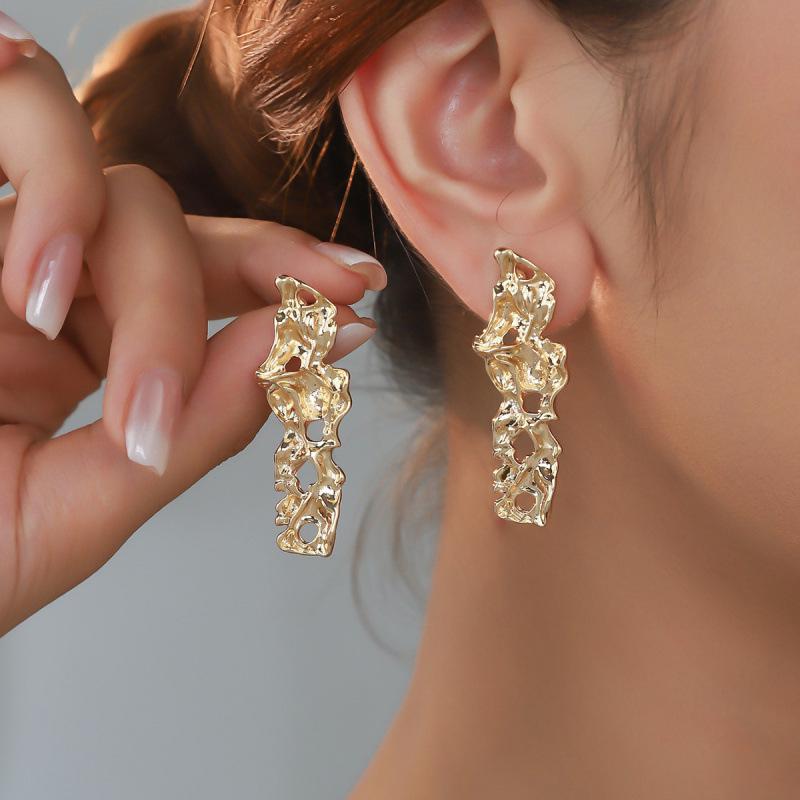 European & American Lava Earrings – Women s Hip Hop Stud Earrings, Unique and Trendy Ear Jewelry. золотой
European & American Lava Earrings – Women s Hip Hop Stud Earrings, Unique and Trendy Ear Jewelry. золотой